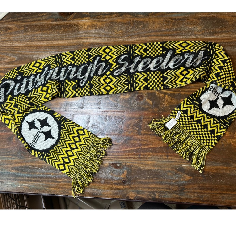 Pittsburgh Steelers NFL Knit Scarf FOCO Forever Collectibles Yellow Black Fringe